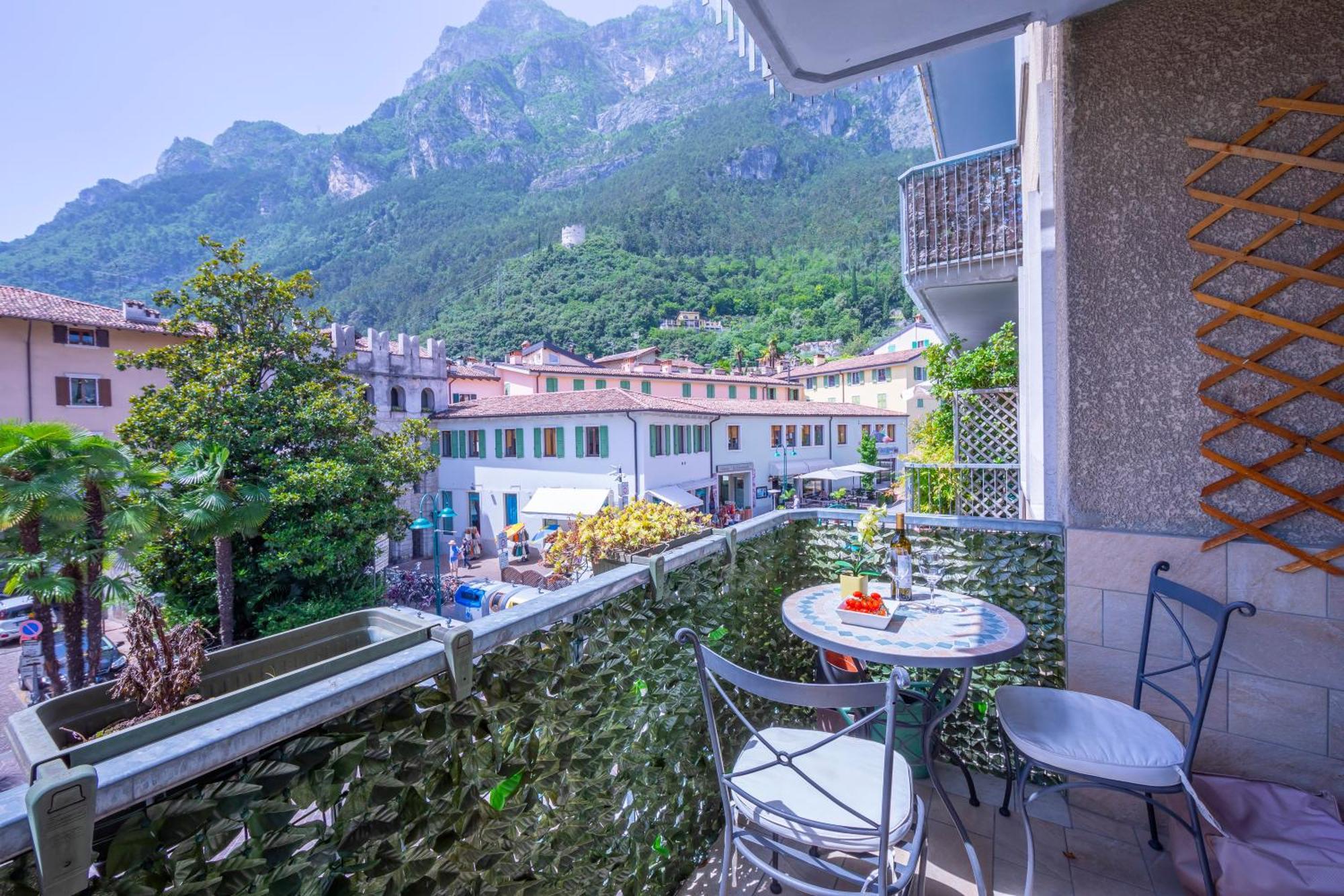 Riva Dante Apartment - Happy Rentals Exterior foto